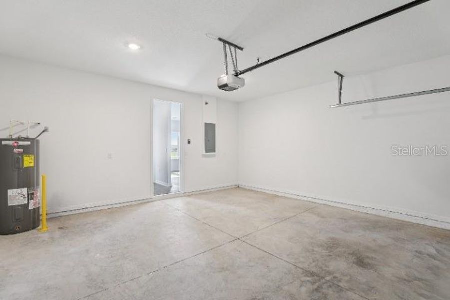 Spacious, unfurnished interior of a new home in Tyson Reserve, St. Cloud (Image 15).