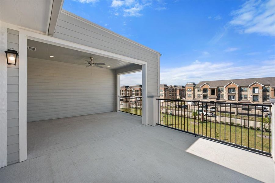 Third floor balcony (stock photos of the model, colors may vary)