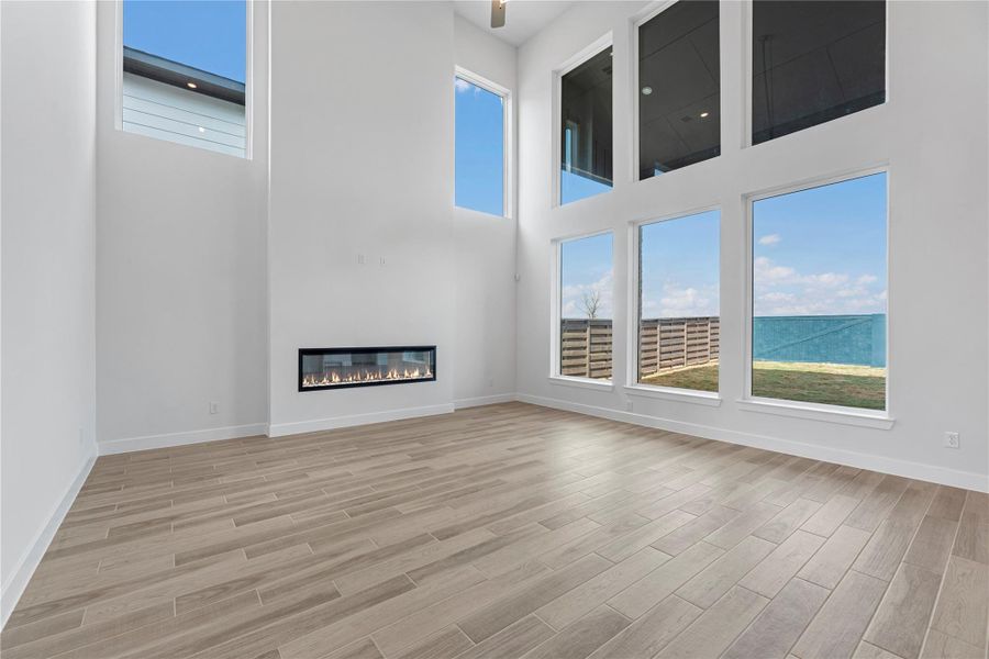 Representative image. Features, selections and colors may vary.