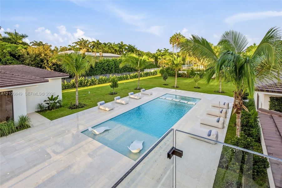 Exterior details and patio area of a home in , Palmetto Bay (Image 3).