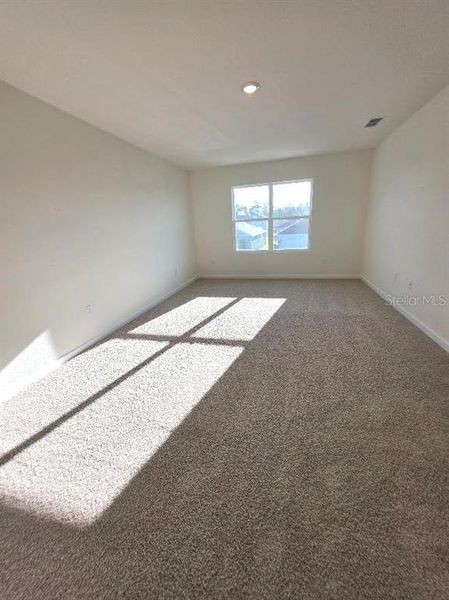 Spacious, unfurnished interior of a new home in , Daytona Beach (Image 16).