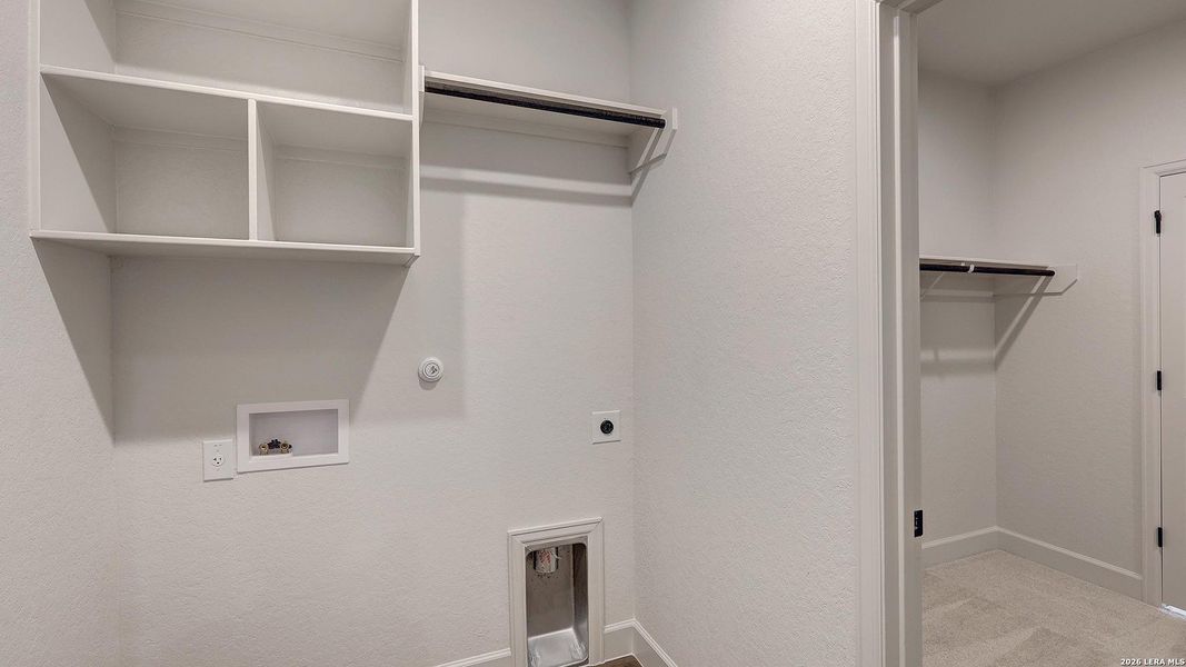 Spacious, unfurnished interior of a new home in Ladera, San Antonio (Image 15).