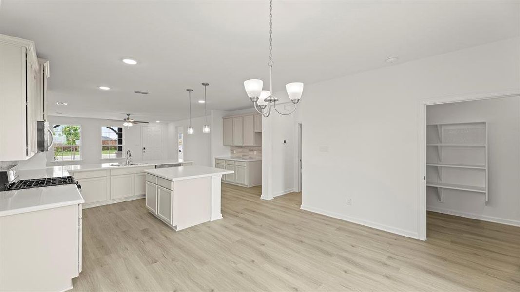 15. 3210 Summerland - Dining (2) 15. 3210 Summerland - Dining (2)