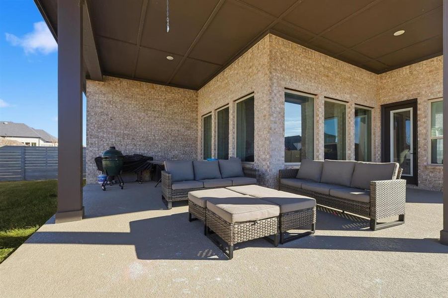 Exterior details and patio area of a home in , Northlake (Image 23).