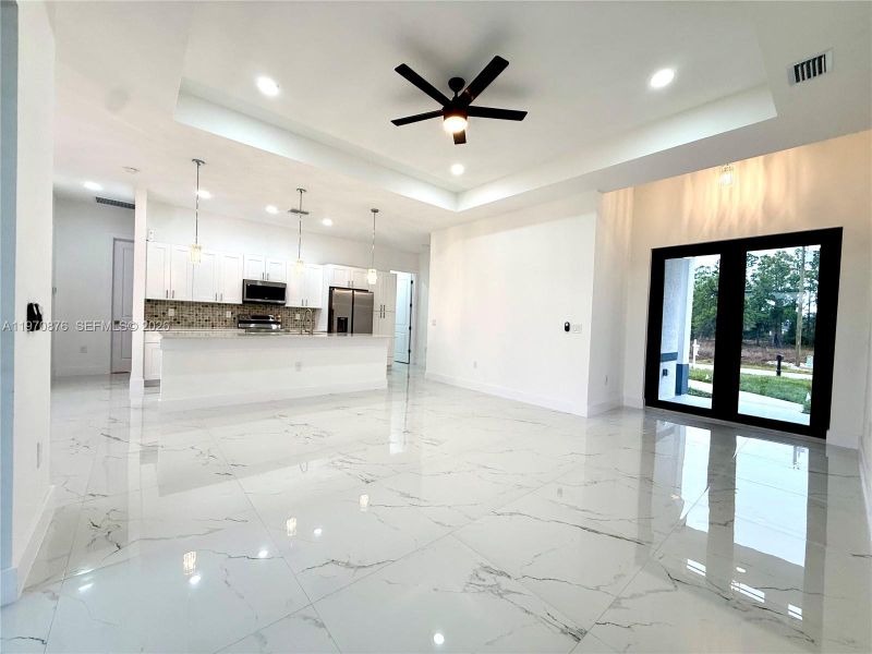 Spacious, unfurnished interior of a new home in , Lehigh Acres (Image 20).