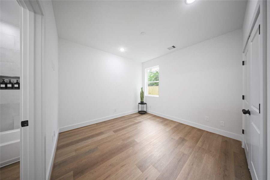 Spacious, unfurnished interior of a new home in , Houston (Image 23).