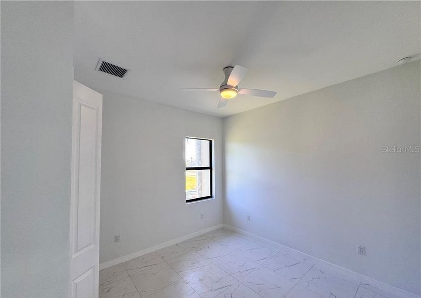 Spacious, unfurnished interior of a new home in , Cape Coral (Image 27).