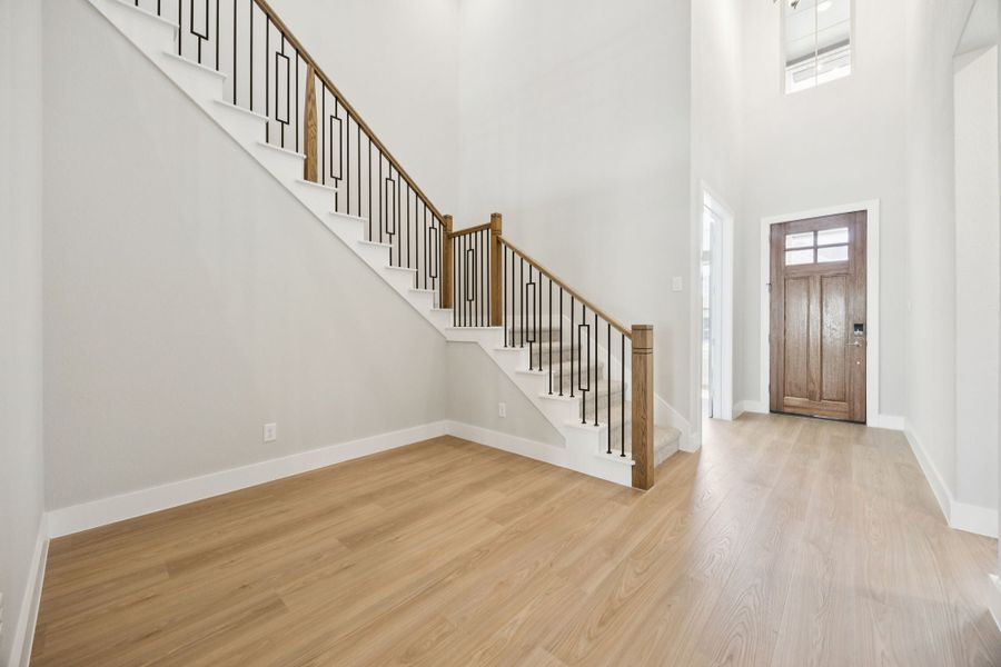 Spacious, unfurnished interior of a new home in Painted Tree Lakeside, McKinney (Image 20).