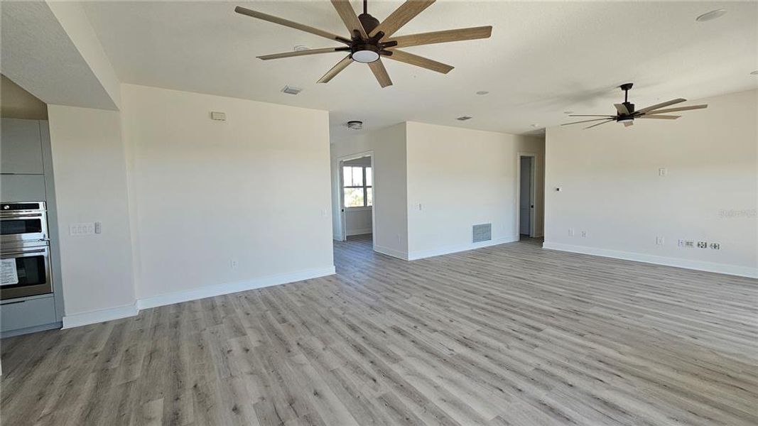 Spacious, unfurnished interior of a new home in , Englewood (Image 15).