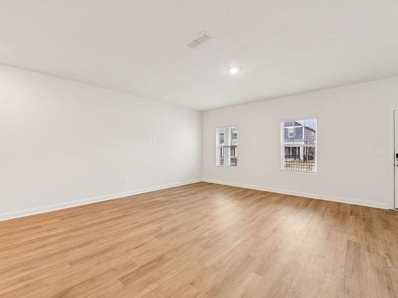 Spacious, unfurnished interior of a new home in Avalon, Gastonia (Image 8).