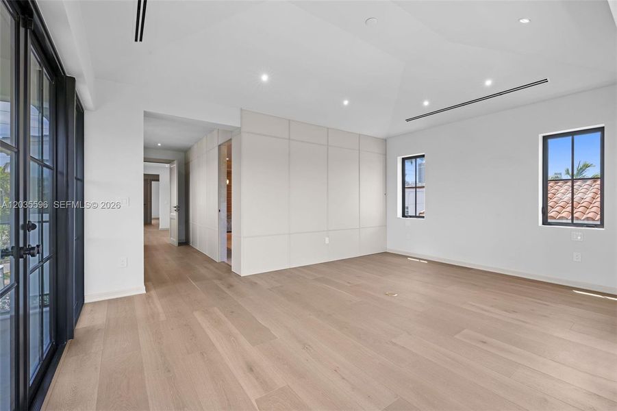 Spacious, unfurnished interior of a new home in , Miami Beach (Image 103). Spacious, unfurnished interior of a new home in , Miami Beach (Image 103).