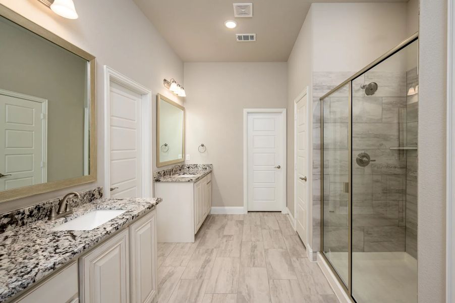 Representative furnished interior of a home built from the Basalt by Stonehollow Homes in Meadow Vista, Anna (Image 13).