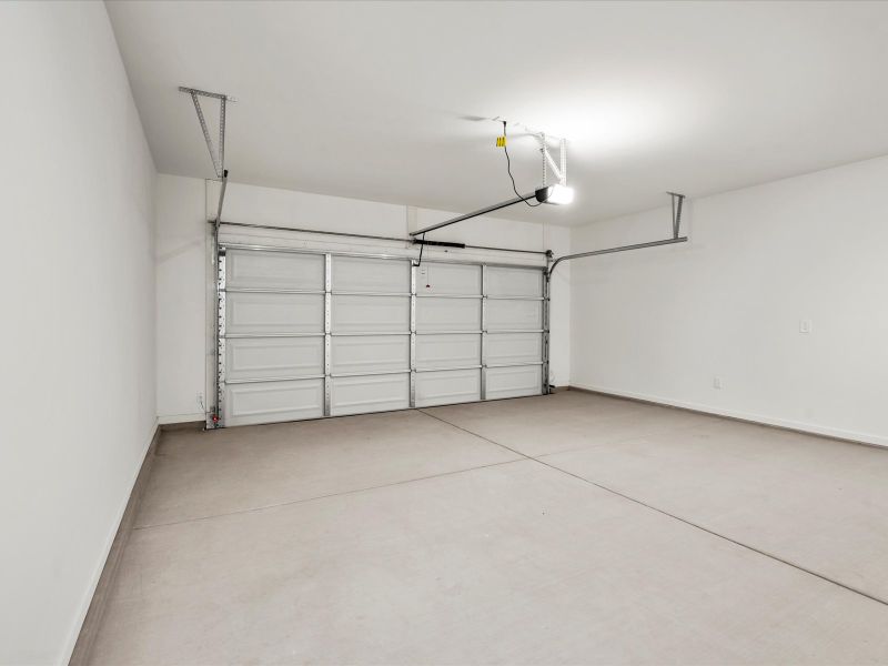 Spacious, unfurnished interior of a new home in Summerstone II, Marana (Image 14). Spacious, unfurnished interior of a new home in Summerstone II, Marana (Image 14).