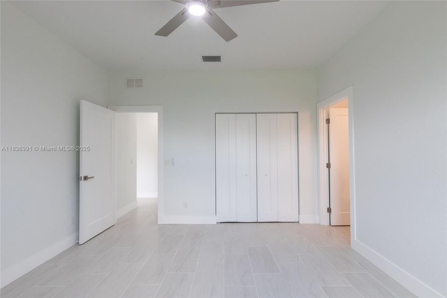 Spacious, unfurnished interior of a new home in , Lake Placid (Image 36).