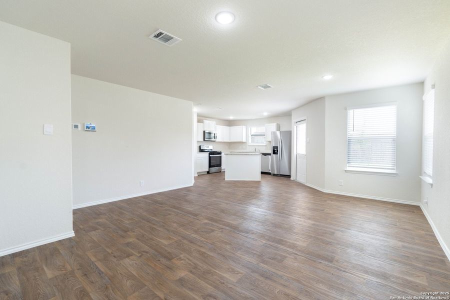 Spacious, unfurnished interior of a new home in Whisper Falls, San Antonio (Image 13). Spacious, unfurnished interior of a new home in Whisper Falls, San Antonio (Image 13).