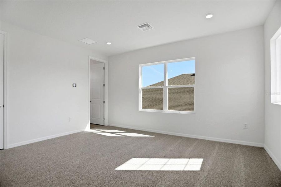 Spacious, unfurnished interior of a new home in Angeline, Land O' Lakes (Image 18).