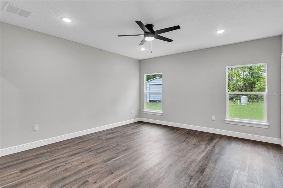 Spacious, unfurnished interior of a new home in , Deland (Image 31).