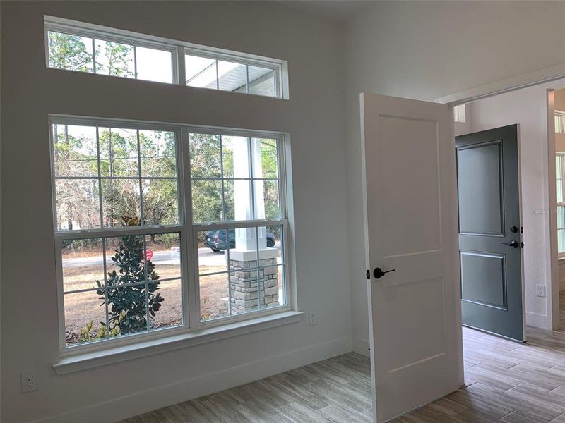 Spacious, unfurnished interior of a new home in Pine Ridge, Beverly Hills (Image 10).