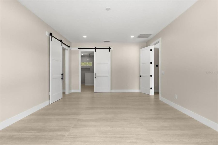 Spacious, unfurnished interior of a new home in , Dunnellon (Image 35).