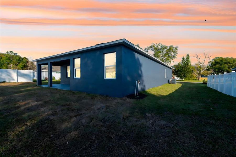 Exterior details and patio area of a home in , Tavares (Image 36).