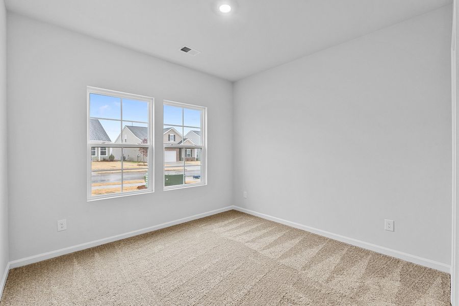 Spacious, unfurnished interior of a new home in Fieldstone, Lexington (Image 23).