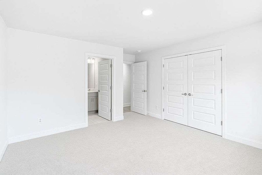 Spacious, unfurnished interior of a new home in Waters Edge, Mansfield (Image 27).