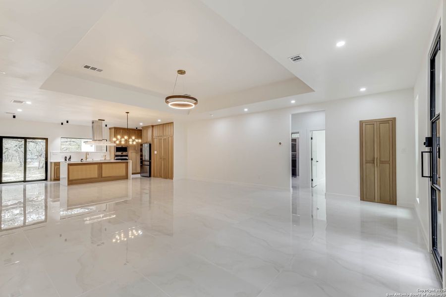 Spacious, unfurnished interior of a new home in , Floresville (Image 38).