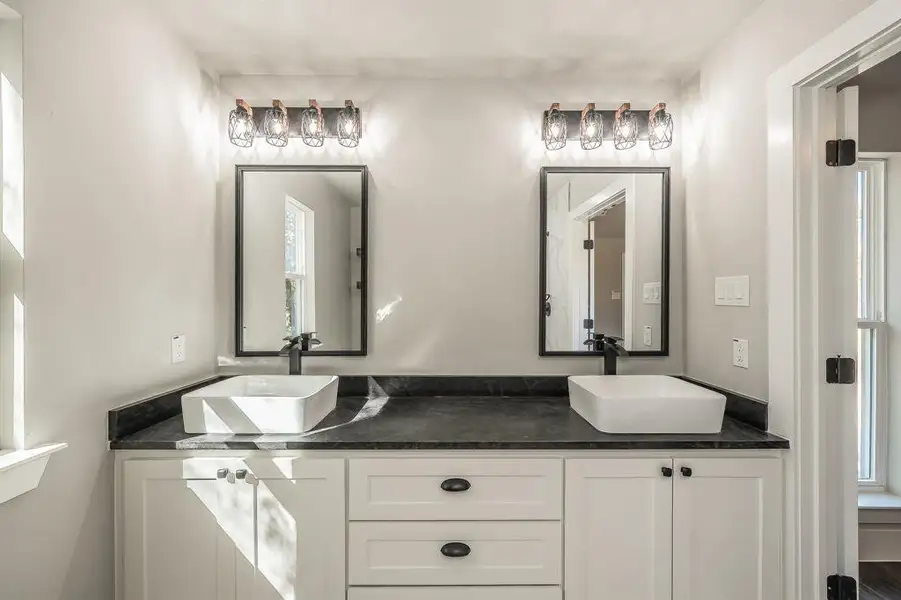 Furnished interior view inside a new home in , Alvarado (Image 10).