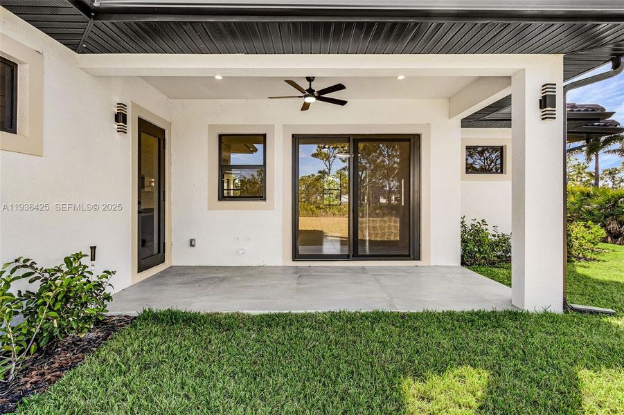 Exterior details and patio area of a home in , Bokeelia (Image 3).