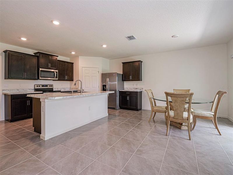 Kitchen with breakfast bar & dinning area. Kitchen with breakfast bar & dinning area.