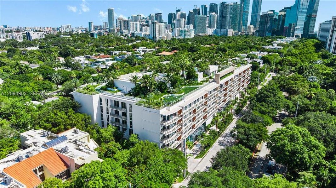 Condo located in Miami, FL showcasing its design and architecture (Image 26).