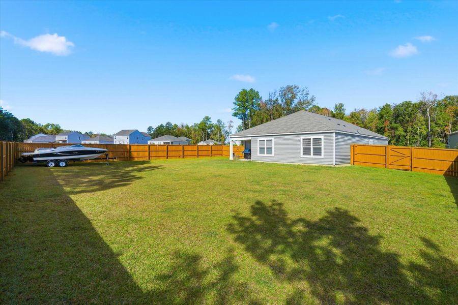 Exterior details and patio area of a home in Stone Ridge, Moncks Corner (Image 3).