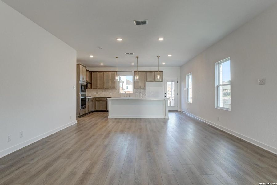 Spacious, unfurnished interior of a new home in Arcadia Ridge, San Antonio (Image 22).