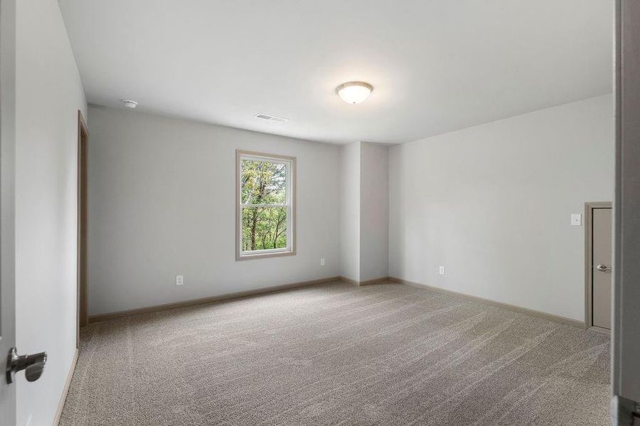 Spacious, unfurnished interior of a new home in , Waleska (Image 26).