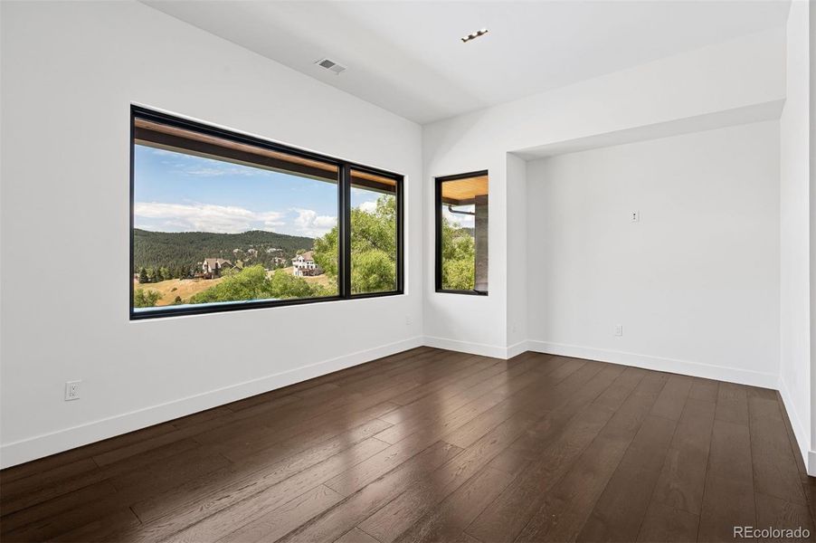 Spacious, unfurnished interior of a new home in , Golden (Image 33).