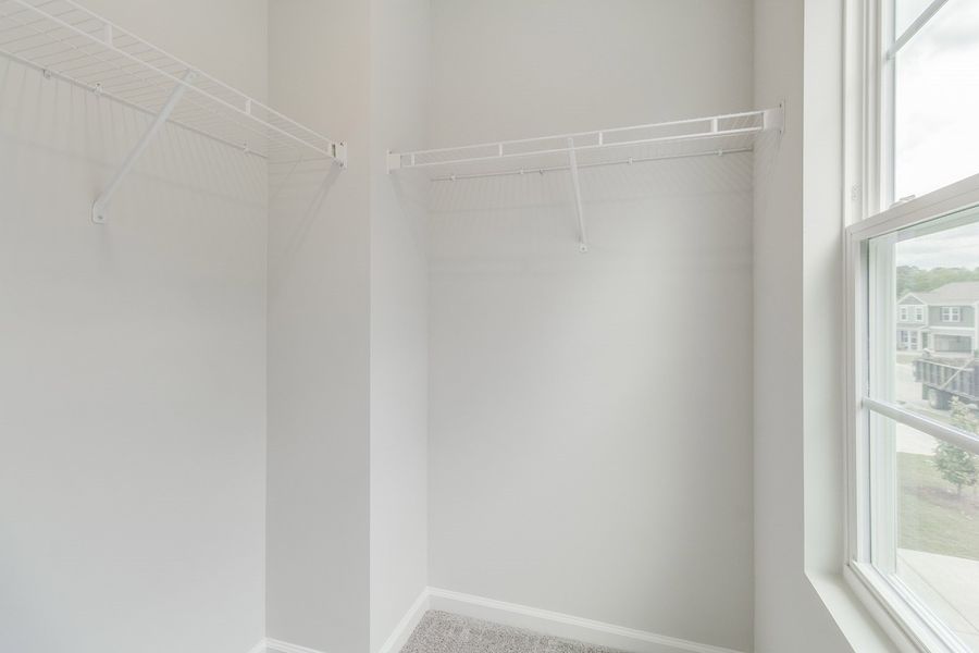 Spacious, unfurnished interior of a new home in Bluefield, Lexington (Image 31).