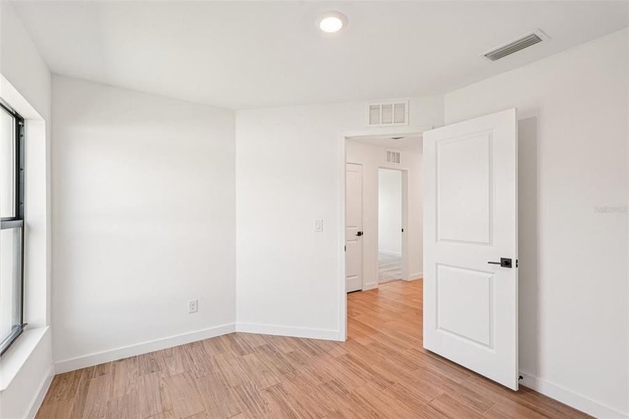 Spacious, unfurnished interior of a new home in Port Charlotte, North Port (Image 38).