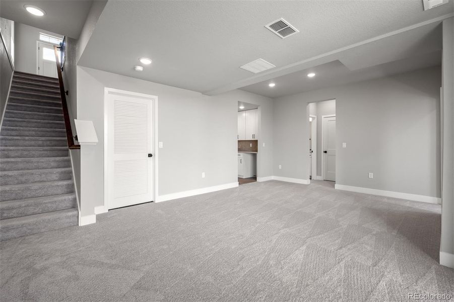 Spacious, unfurnished interior of a new home in Trailside at Cottonwood Creek, Colorado Springs (Image 24).