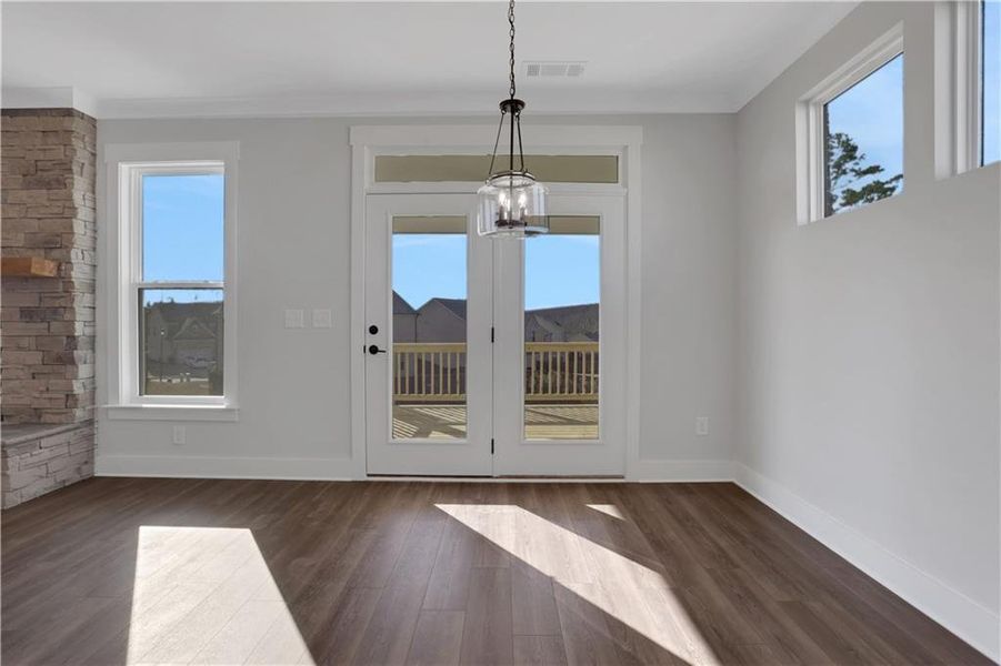 Spacious, unfurnished interior of a new home in Cambridge, Flowery Branch (Image 38).