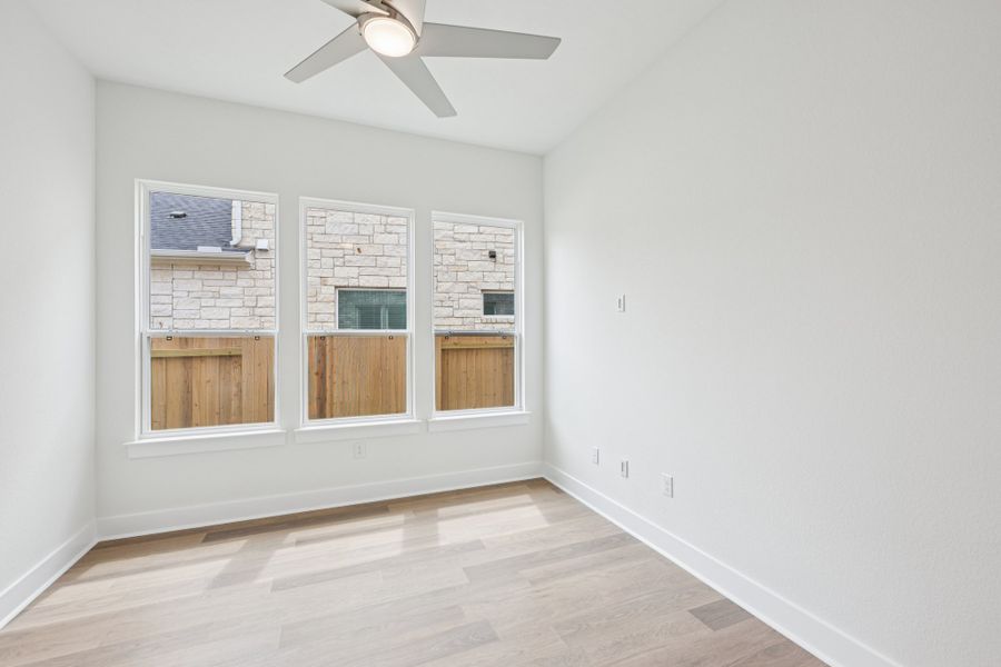 Spacious, unfurnished interior of a new home in Persimmon, Buda (Image 13).