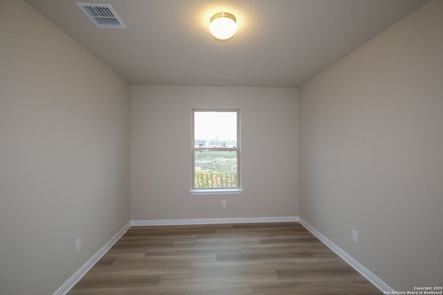 Spacious, unfurnished interior of a new home in Park Place, New Braunfels (Image 48).