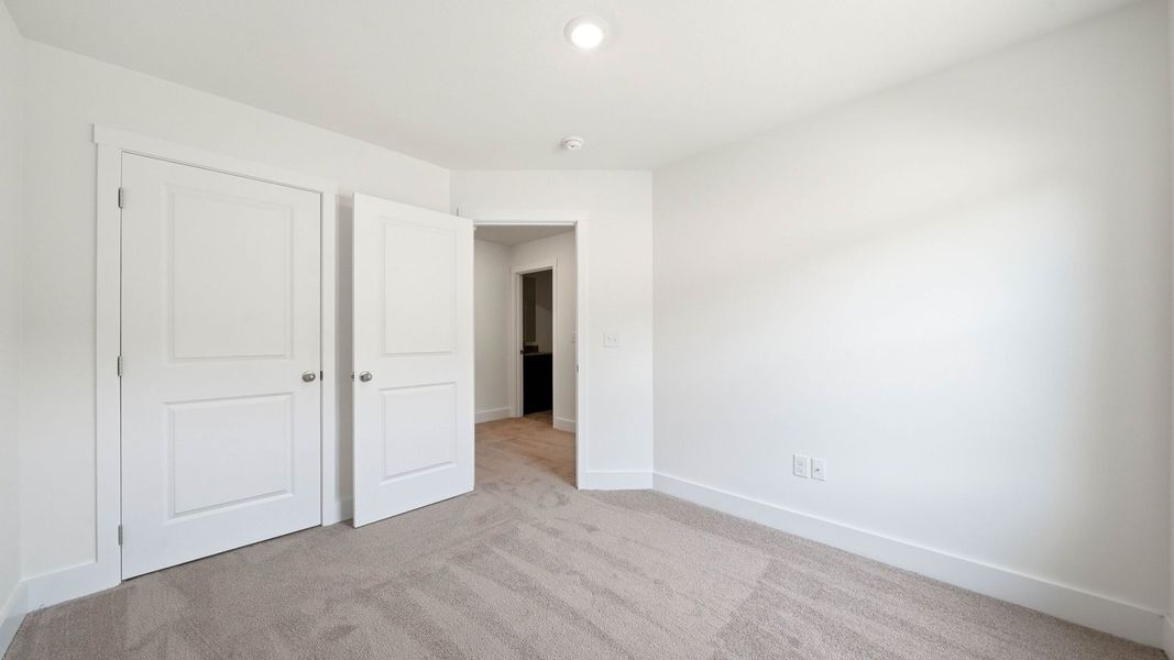 Spacious, unfurnished interior of a new home in Cherokee Crossing, Kodak (Image 17).