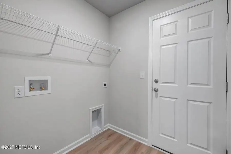 Spacious, unfurnished interior of a new home in , Jacksonville (Image 17).