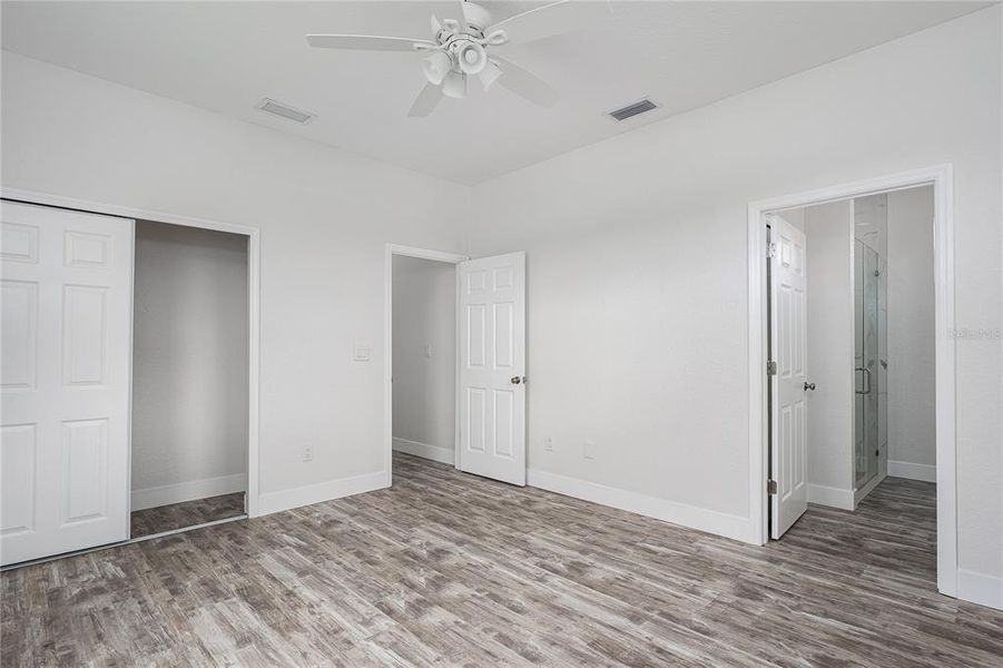 Spacious, unfurnished interior of a new home in , Palmetto (Image 9).