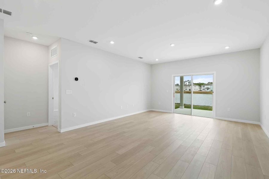 Spacious, unfurnished interior of a new home in , Jacksonville (Image 12).
