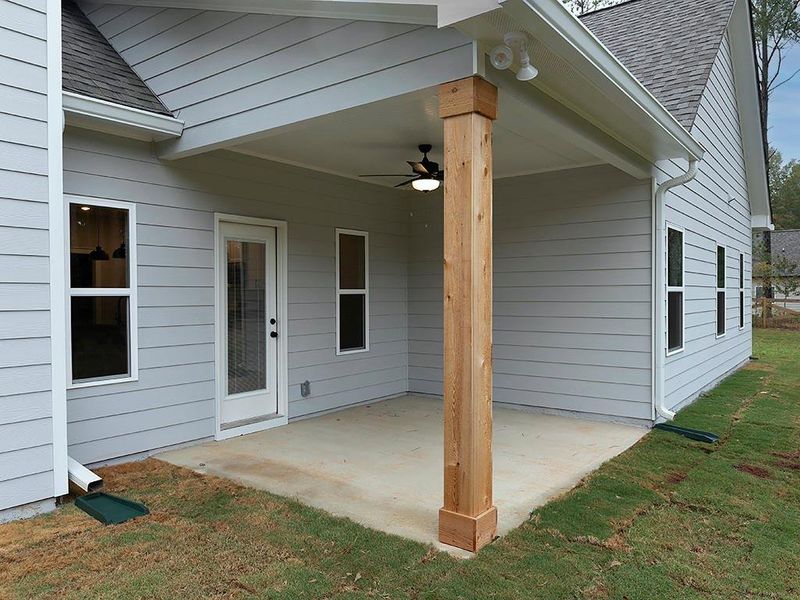 Exterior details and patio area of a home in , Dallas (Image 3).