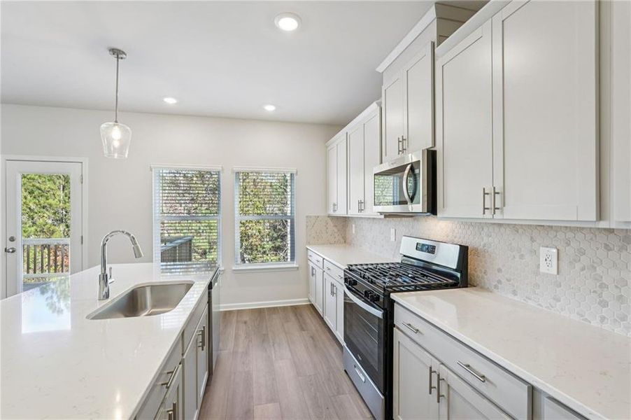Furnished interior view inside a new home in Ivey Township, Dallas (Image 15).