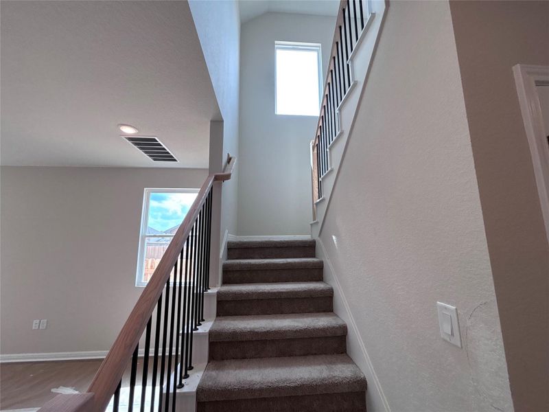 Spacious, unfurnished interior of a new home in The Colony, Bastrop (Image 7).