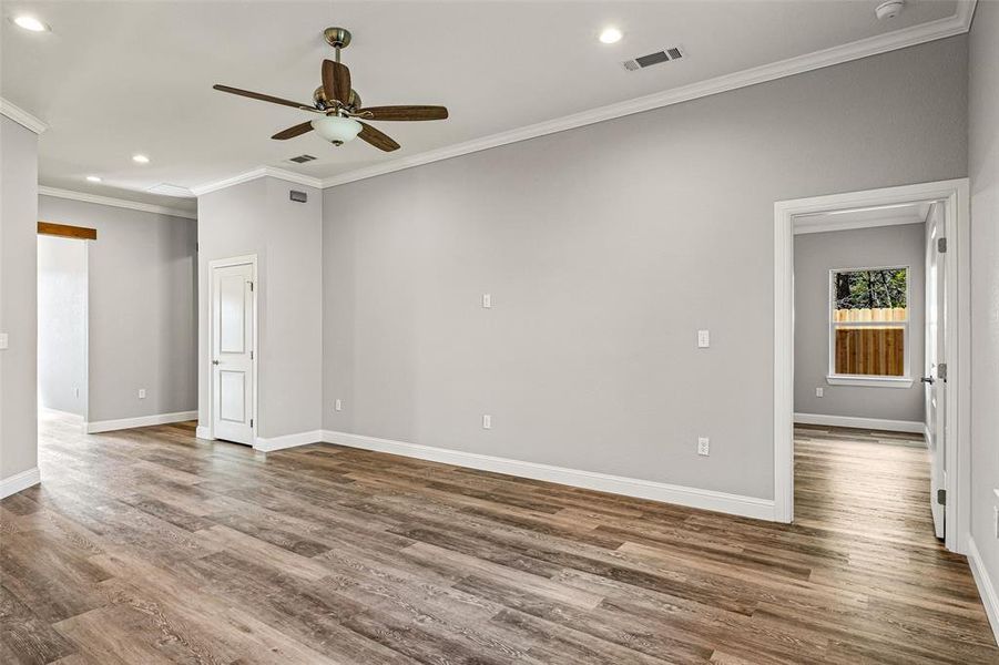 Spacious, unfurnished interior of a new home in , Granbury (Image 29).