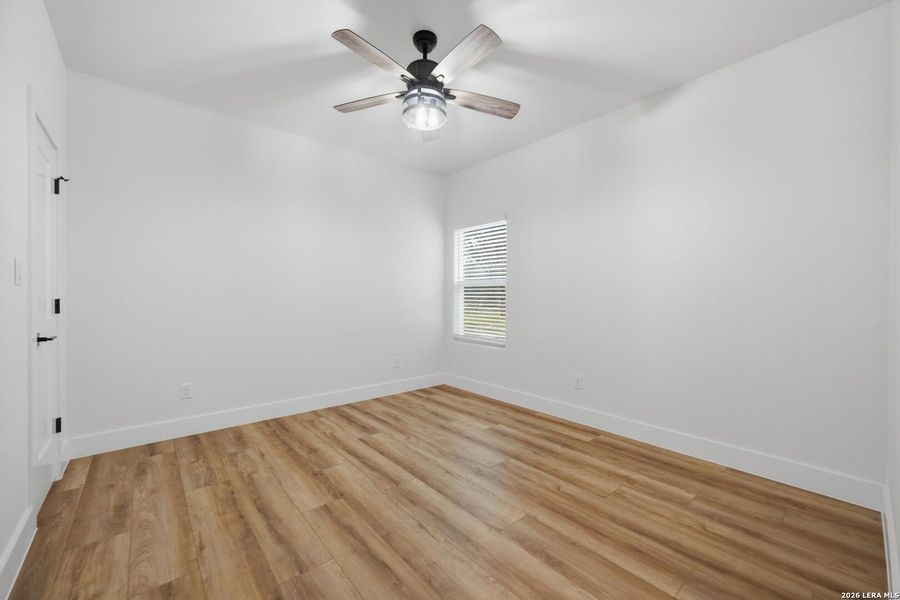 Spacious, unfurnished interior of a new home in , Canyon Lake (Image 24).